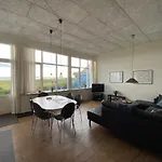 Skaerven Beachfront And Apartment *