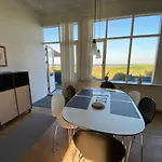 Skaerven Beachfront And *