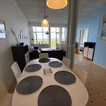 Skaerven Beachfront And Apartment