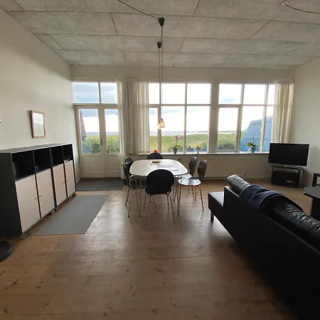 Skaerven Beachfront And Appartement