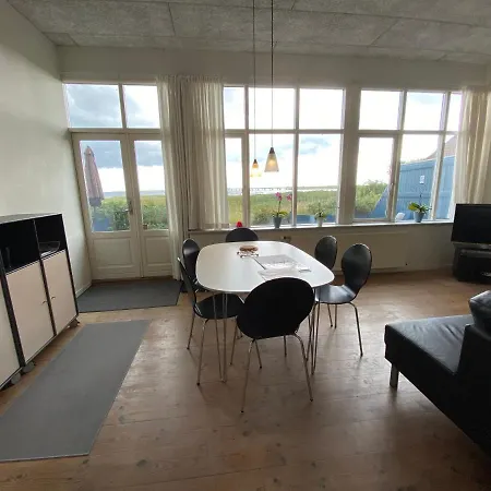 Skaerven Beachfront And Appartement *