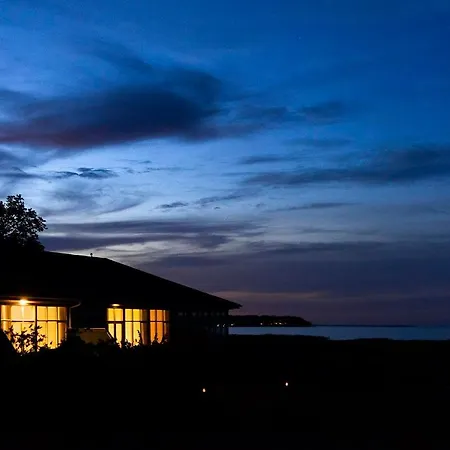 Daire Skaerven Beachfront And *