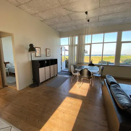 Daire Skaerven Beachfront And *