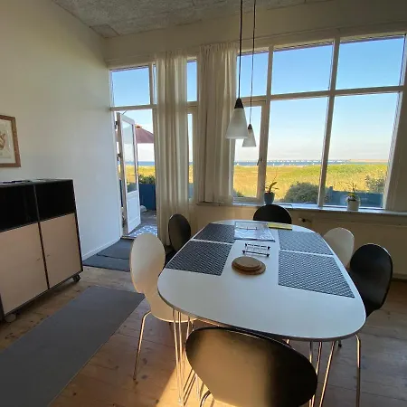 Skaerven Beachfront And *