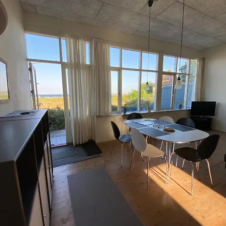 Daire Skaerven Beachfront And