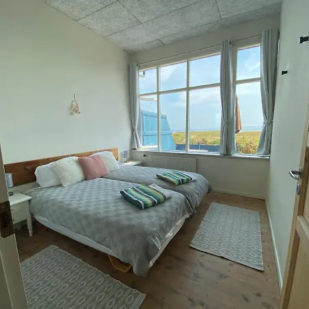 Daire Skaerven Beachfront And *