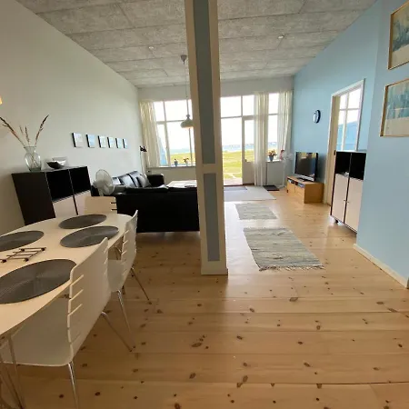Daire Skaerven Beachfront And