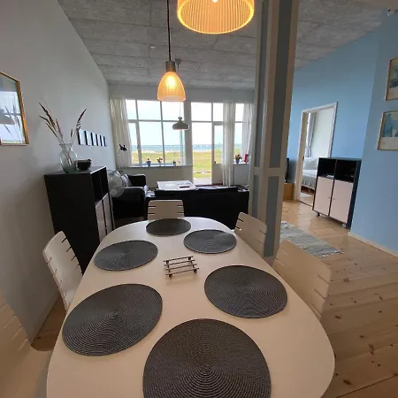 Skaerven Beachfront And Appartement