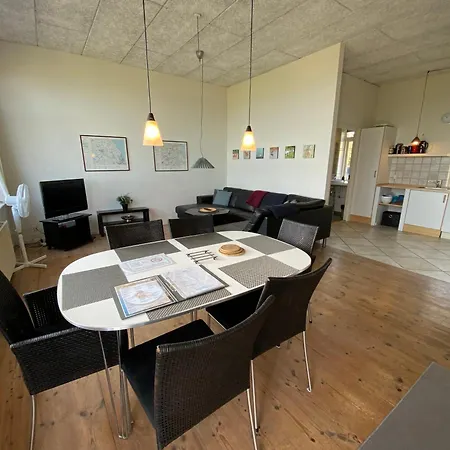 Skaerven Beachfront And Διαμέρισμα