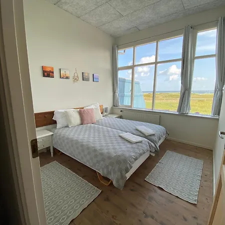 Skaerven Beachfront And Appartement