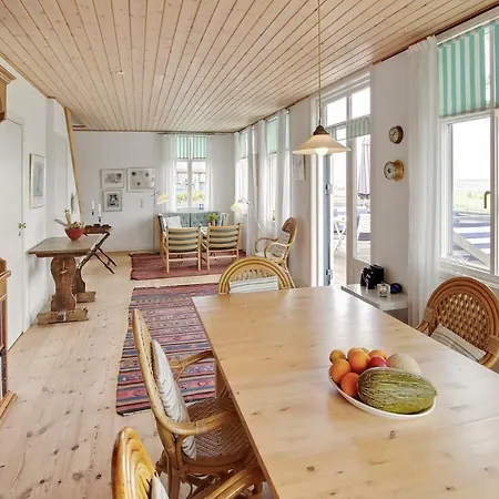 Skaerven Beachfront And Apartment *